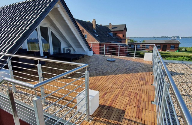 Exclusive top floor apartment with large roof terrace
