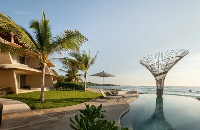 Exclusive tropical villa for surfers