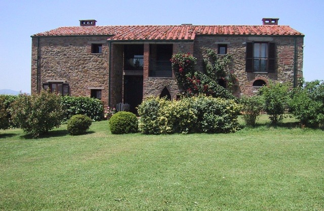 Exclusive Umbrian Farmhouse with Magnificent Estate and Private Pool