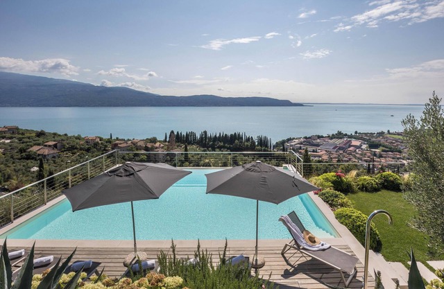 Exclusive Villa Agave with Lake & Mountain View, Pool, Whirlpool and Sauna