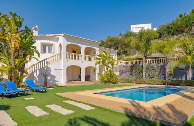 Exclusive villa in Fustera with garden