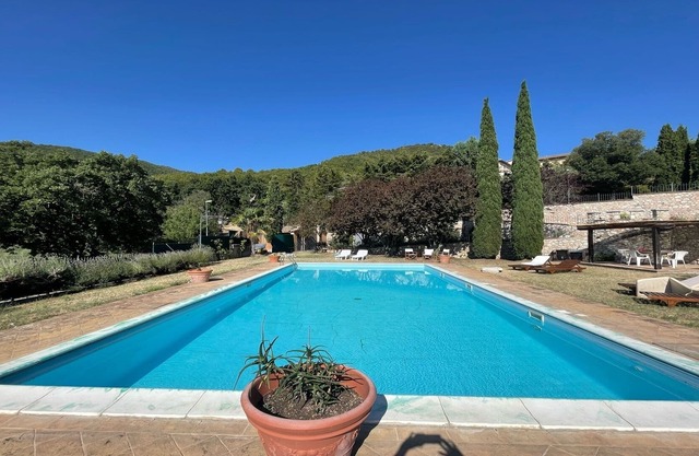 EXCLUSIVE VILLA, POOL, GROUNDS - SLEEPS 8