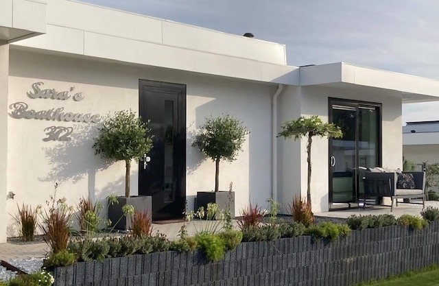 Exclusive villa with boat terrace