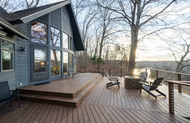 Exclusive Wooded Chalet w Magnificent River Views