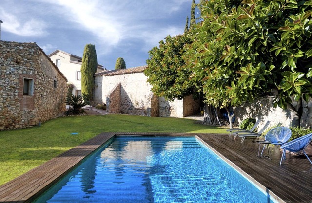 Exclusive XV century Villa near Barcelona at 2 km. of the beach (free wifi)