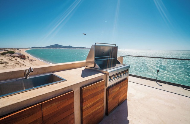 Exclusivo Penthouse de 3 recamaras Frente a la Playa