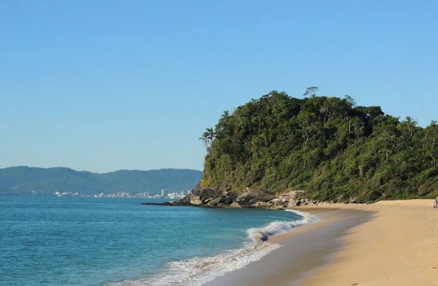 Exclusivo Sobrado Frente Mar Praia Grossa Itapema Afastado da Multidão