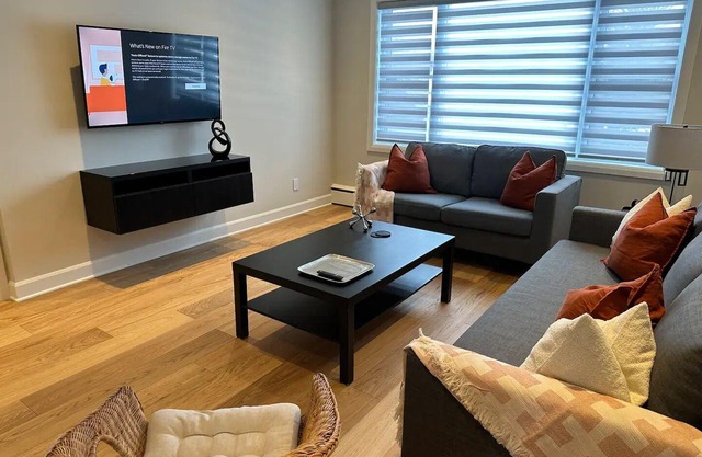 Executive 2 bedrooms 1200sf apartmentnn