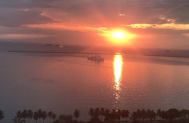 Executive 2 BR Condo w/ Balcony and Bay View