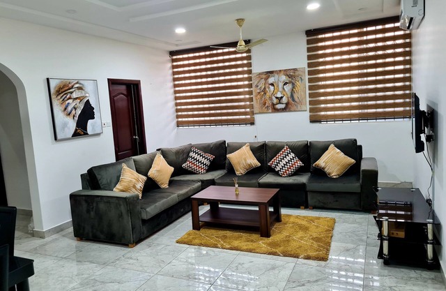 EXECUTIVE 2Bed, 2Bath Apt @ Adenta.Wifi,Clean.Safe