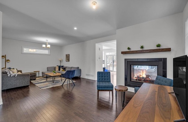 Executive 4BDRM Home with Loft and Bsmnt