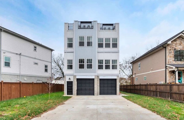 Executive 4BR/4BA Rental | Rooftop + River Views
