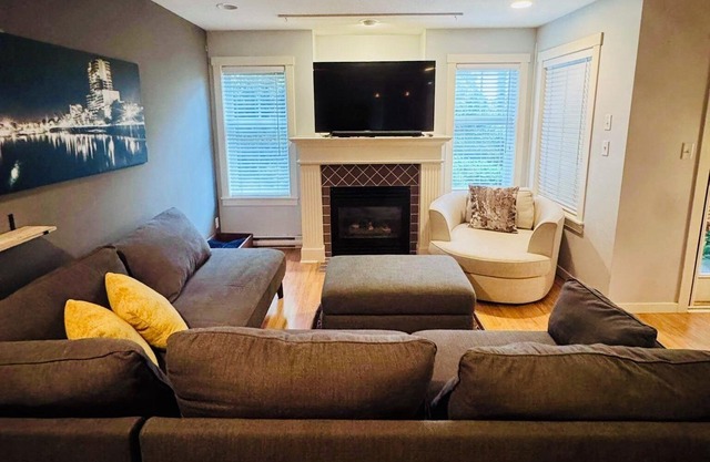 Executive central Nanaimo townhouse close to all amenities