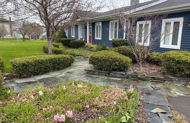 Executive Estate/ Hobby Ranch in North RivernAVAILABLE FOR CANADA GAMES