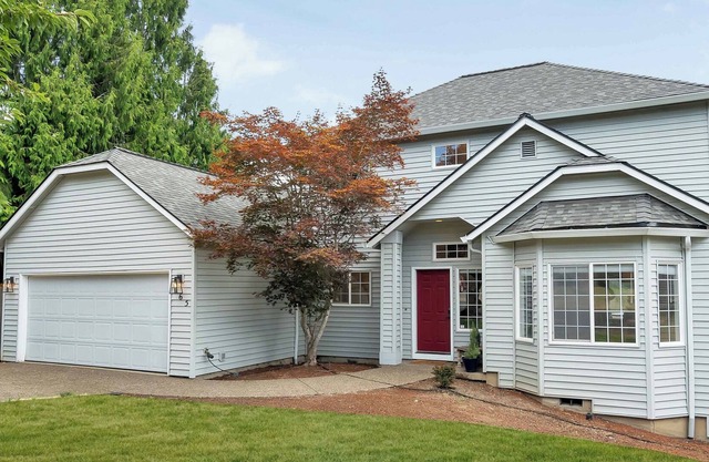 Executive home 2 blocks to Willamette Valley Wine Country epicenter in Dundee!