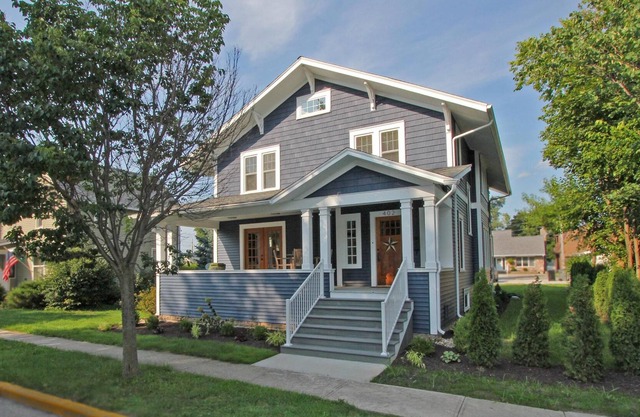 Executive Home directly across from Syracuse Lake! Sleeps 10!