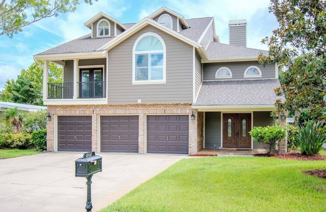 EXECUTIVE LAKEHOME 5BR Screened Pool Home, 2 Kitchens to entertain, 2 laundrys