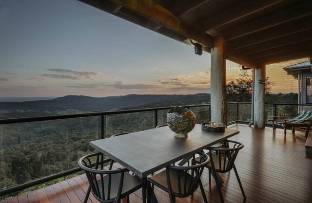 Executive Luxury at Eyrie Lodge - Maleny