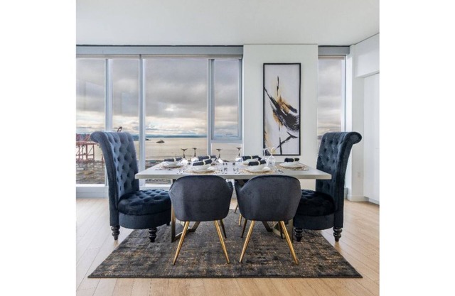 Executive Penthouse with 4-point View Live Work 97 Walk Score 100 Transit Score