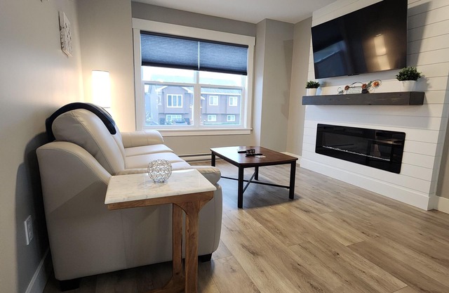 Executive & Quiet 2 Bdrm in the Heart of the City