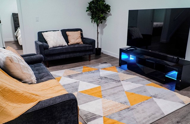Executive , Serene, Beautiful 2 bedroom Basement Apartment