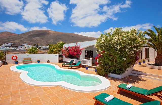 EXECUTIVE VILLA DUNE FOR THE MORE DISCERNING HOLIDAYMAKER nr PUERTO DEL CARMEN