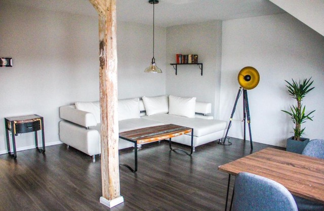 EXKLUSIVE 2 Zi. Dachgeschosswohnung in Top Lage!