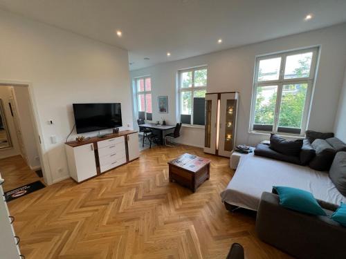 Exklusive Altbauwohnung mit Arbeitsplatz WE5