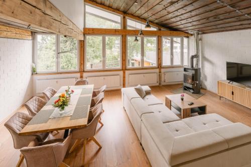 Exklusive große Ferienwohnung für 7 Personen, Parkplatz, Balkon, 3 Schlafzimmer
