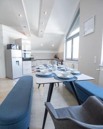Exklusive Maisonette 91 qm 4 Zimmer 1-9 Personen in Ingolstadt nähe A9, inklusive Parkplatz am Haus, Netflix, Kaffee, Tee, 24-h self-check-in, ideal für Gruppen, Familien und Geschäftsreisende
