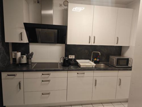 Exklusives Apartment in Geilenkirchen für 6 Personen mit Dachterasse und Wintergarten