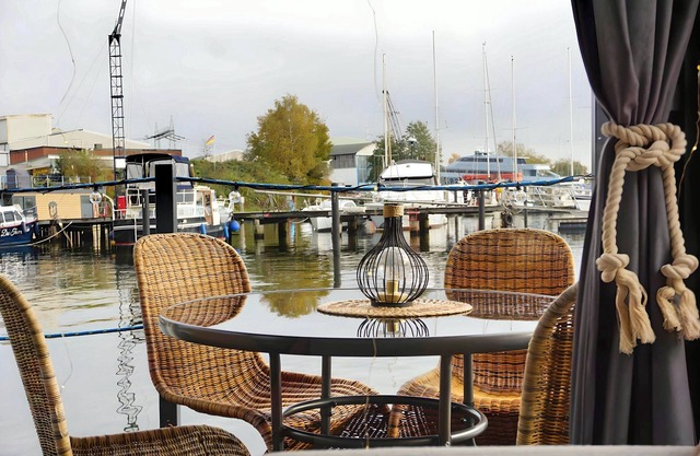 Exklusives Hausboot Ahoy Masal mit Großer Sonnenterasse auf der Trave