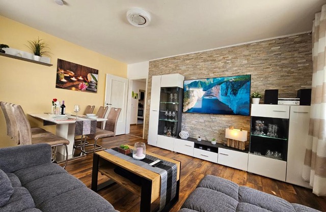 Exklusives und helles Erdgeschoss-Apartment No 2 im Zentrum von Kassel, schnelles 1Gbit Internet, Geschirrspüler, Boxspringbetten