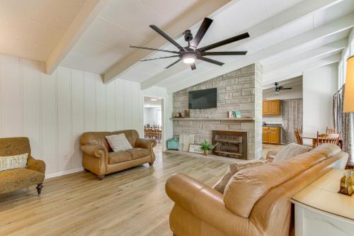 Expansive Florence Home about 6 Mi to Downtown!
