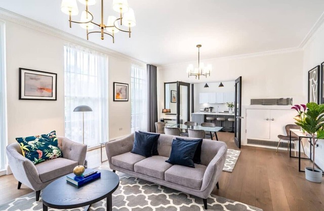 Expansive & Luxurious Lincoln's Inn Apartment