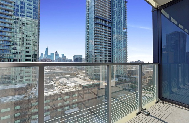 Experience Chic Chicago Living in Old Town – Spacious Suites & Luxe Amenities