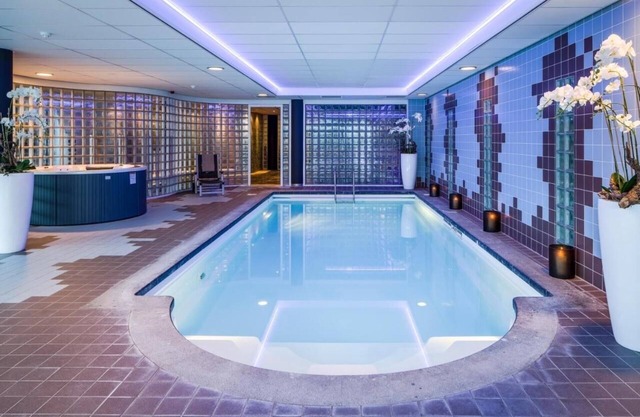 Experience Comfort and Wellness! Indoor Pool, Near Beeradvertising Museum!