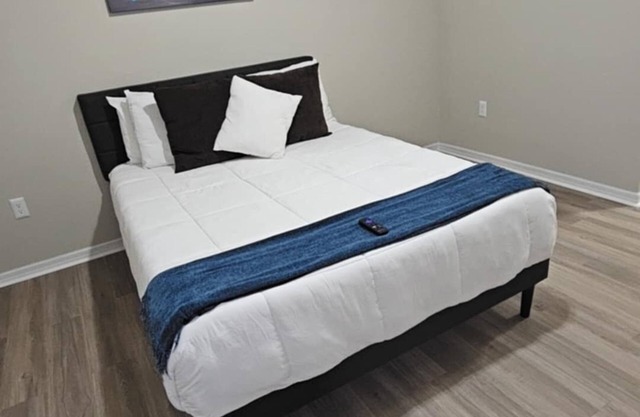 Experience comfort & convenience at our Jacksonville 2 bedroom retreat!