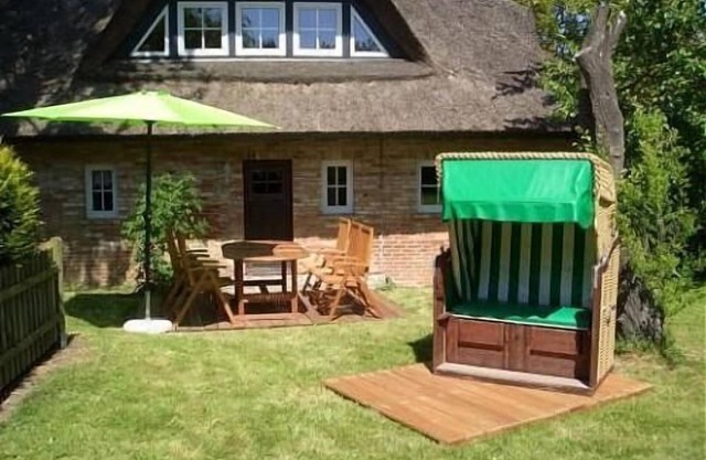 "Experience family happiness at Lüntsches Schloss - your dream vacation awaits!"