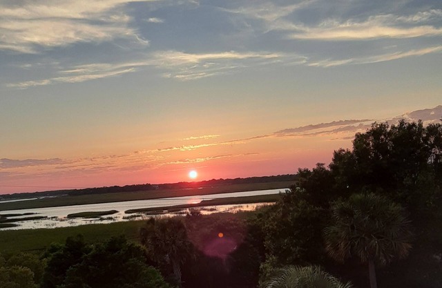 Experience Folly Life & Water ViewsnQuiet, Clean, Beach & Downtown Charleston.