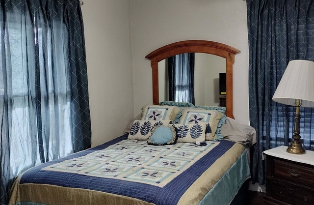 Experience football fun! 4BR/2Bath Independence retreat near Arrowhead