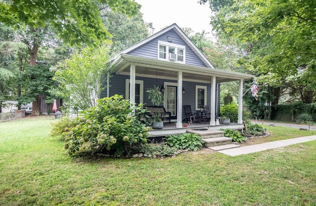 Experience the best of Southern Maryland at the Calvert Cliffs Cottage.