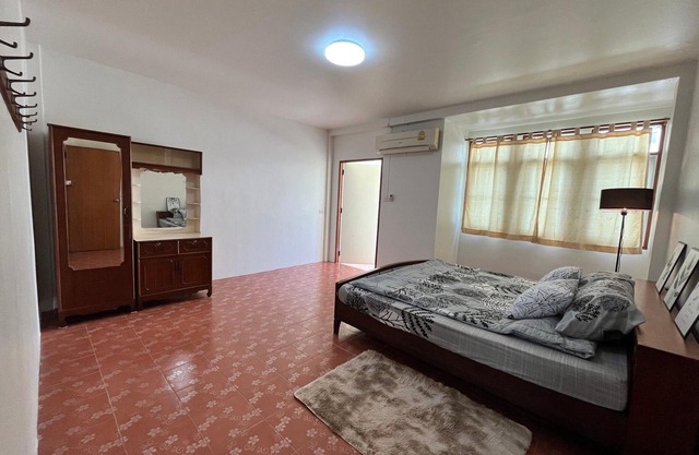 Experience the Essence of Friendship: in the Heart of the Old Town