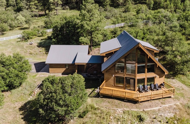 Experience the serenity of Colorado at this gorgeous Pagosa Springs getaway.