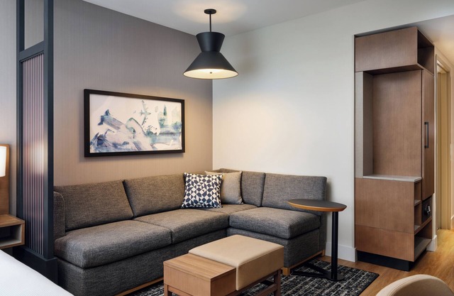 Experience Top Relaxation: Modern Room w/Free Breakfast | 5-Min Walk to Airport