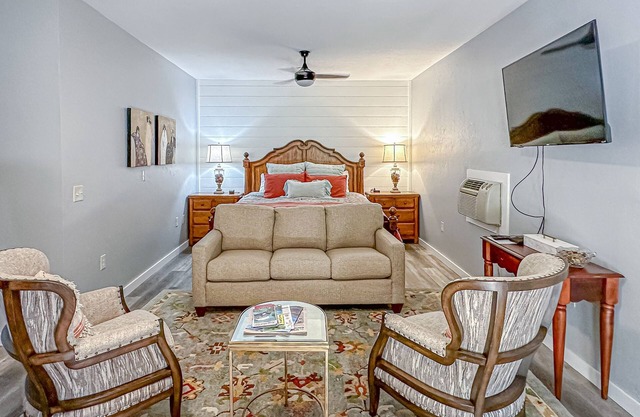 Experience upscale comfort with central AC, coffee maker in Dillsboro
