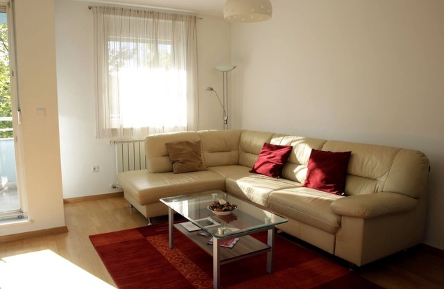 Experience Zagreb in Style: Spacious Luxury 3-BR Apartment! Free parking, garage