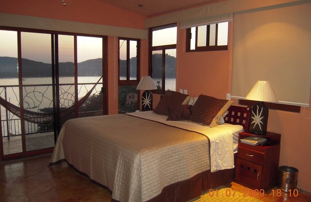 Experience Zih beauty/tranquility. Stunning bay views are breathtaking.
