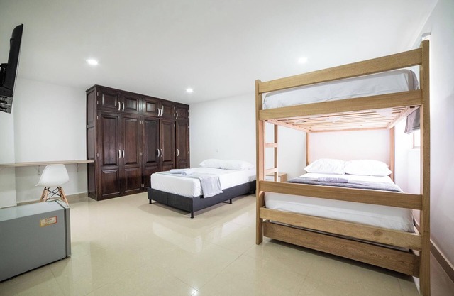 Experiencia Única: Habitación Privada en Medellín con Baño Privado