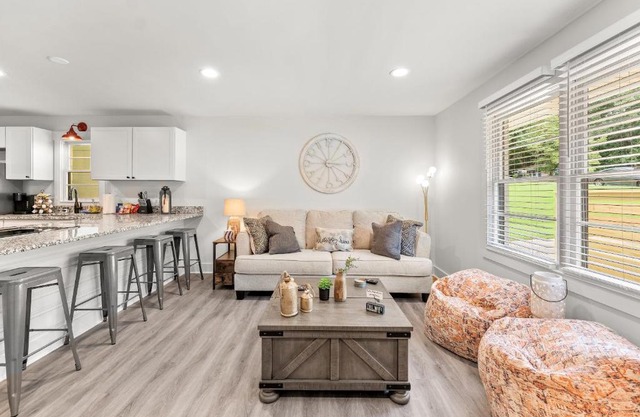 Explore Downtown Athens In This Modern 4BR Stay